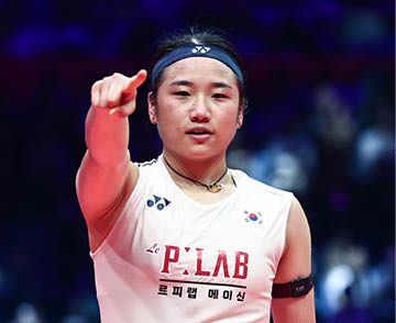 A woman in a white shirt points at something. AI generated content